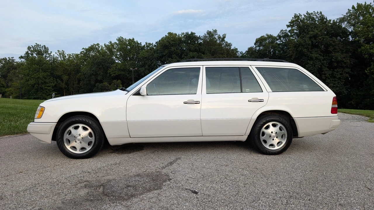 1995 Mercedes-Benz W124 E-Class - Image 13 of 31