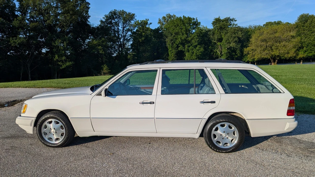 1995 Mercedes-Benz W124 E-Class - Image 16 of 31