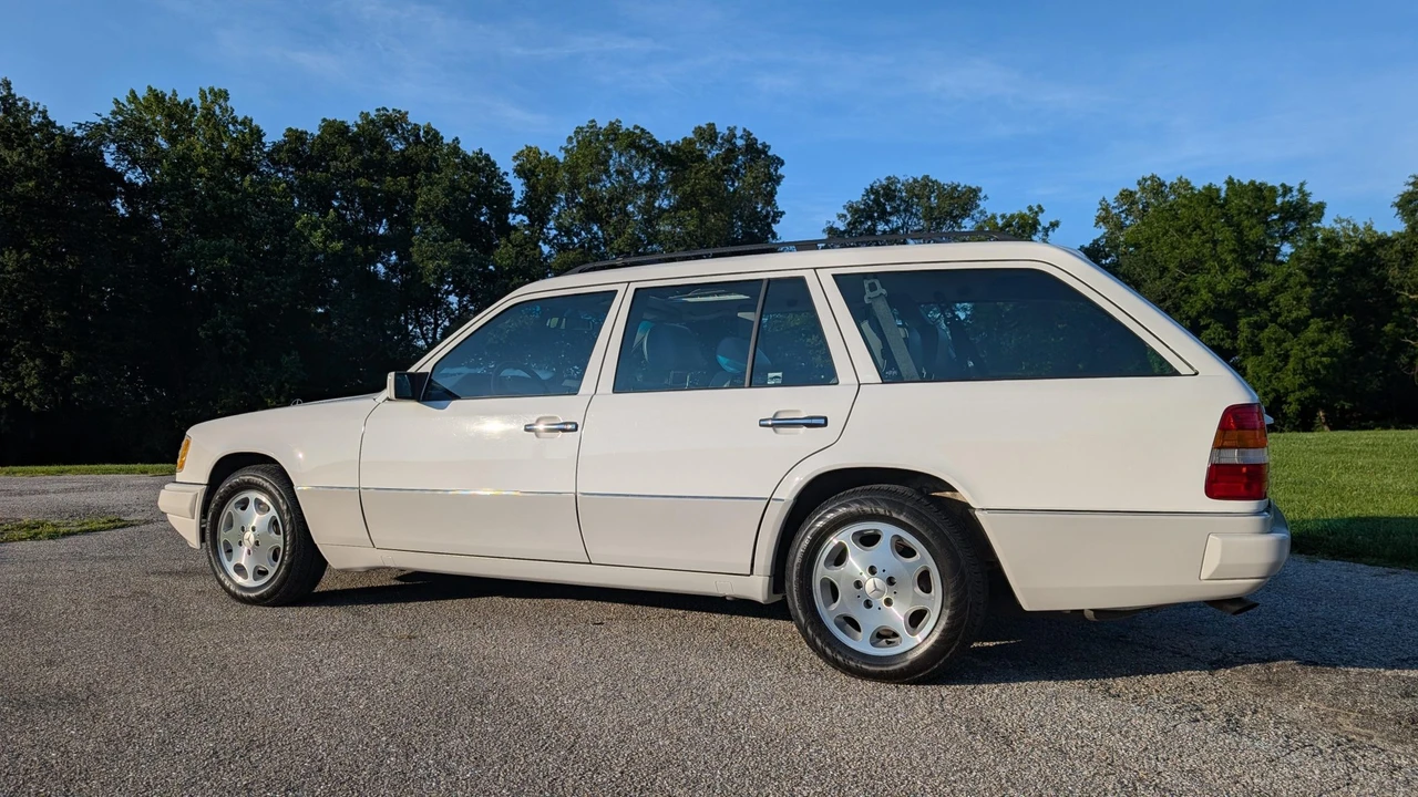 1995 Mercedes-Benz W124 E-Class - Image 18 of 31