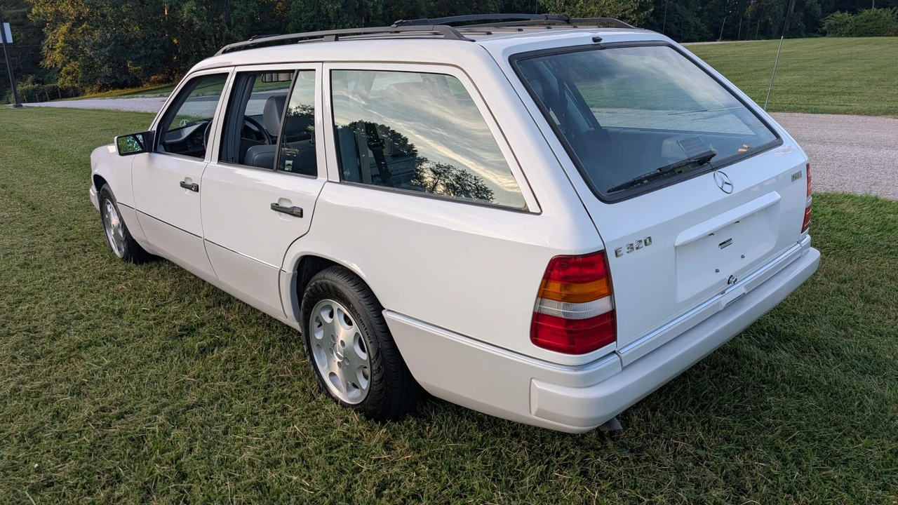 1995 Mercedes-Benz W124 E-Class - Image 24 of 31