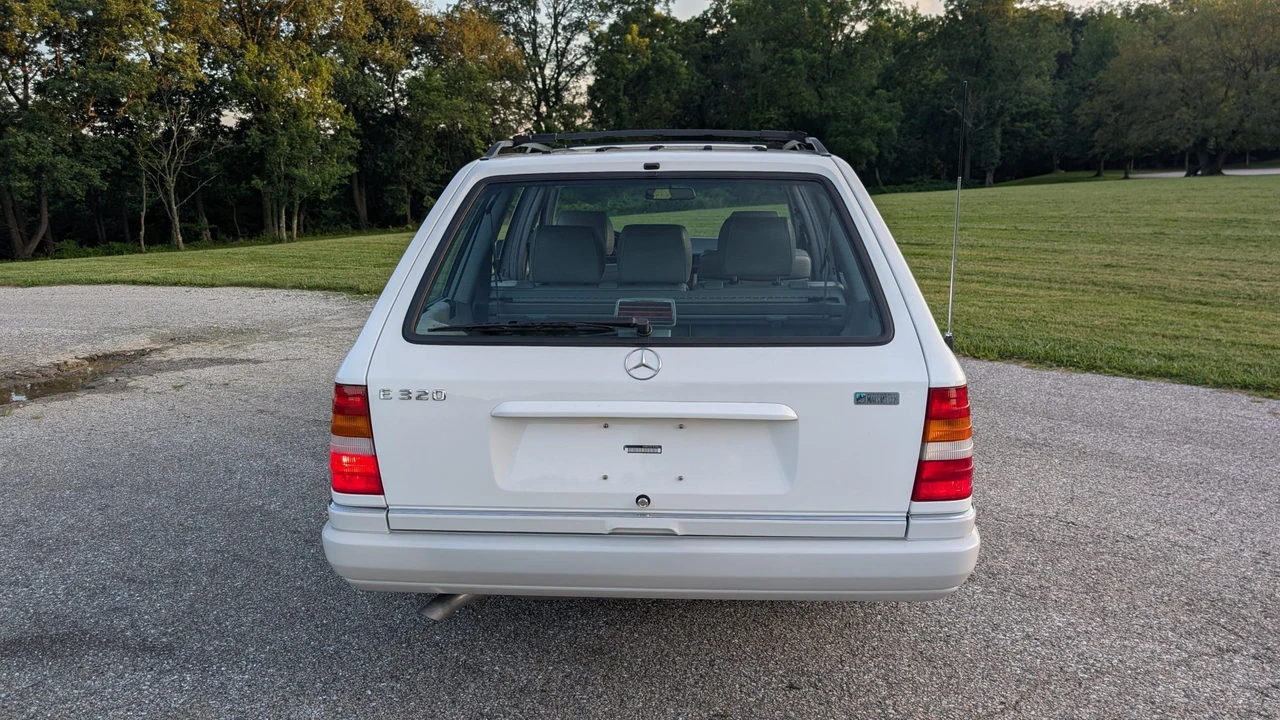 1995 Mercedes-Benz W124 E-Class - Image 27 of 31
