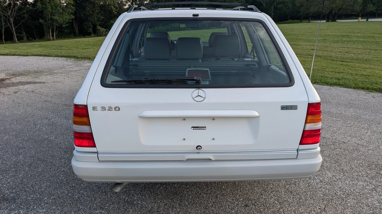 1995 Mercedes-Benz W124 E-Class - Image 28 of 31