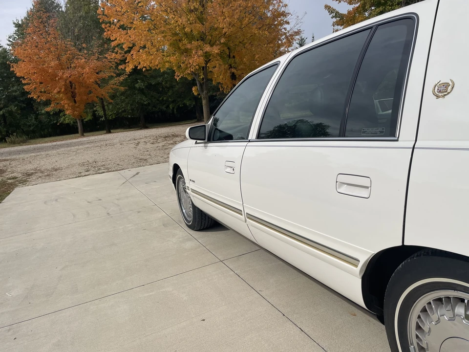 1997 Cadillac DeVille 7th Gen - Image 19 of 31