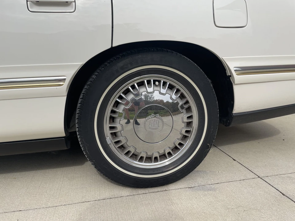 1997 Cadillac DeVille 7th Gen - Image 29 of 31