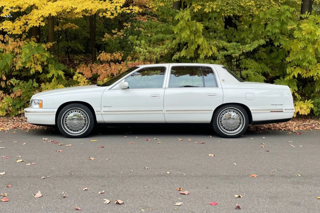 1997 Cadillac DeVille 7th Gen - Image 4 of 31