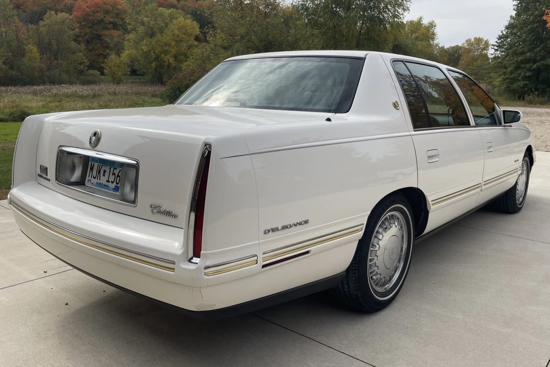 1997 Cadillac DeVille 7th Gen - Image 10 of 31