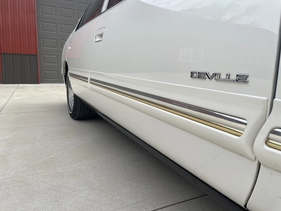 1997 Cadillac DeVille 7th Gen - Image 26 of 31