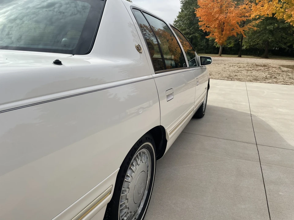 1997 Cadillac DeVille 7th Gen - Image 23 of 31