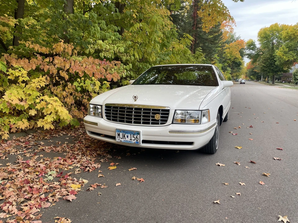 1997 Cadillac DeVille 7th Gen - Image 2 of 31