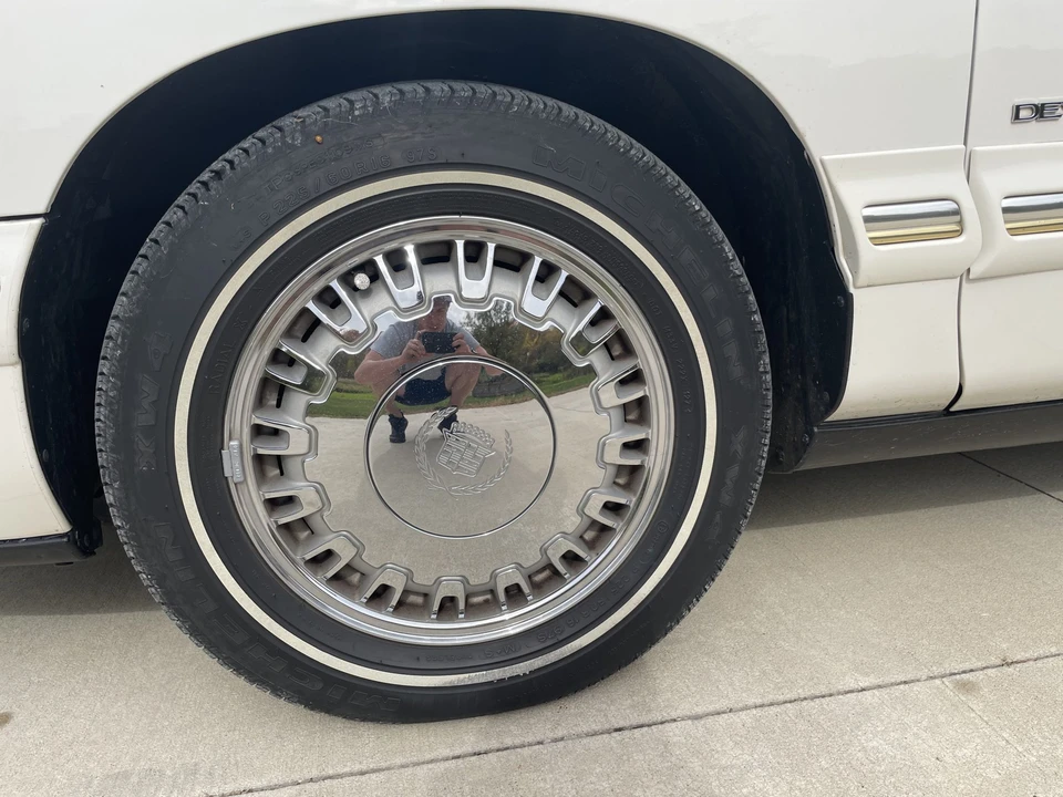 1997 Cadillac DeVille 7th Gen - Image 28 of 31