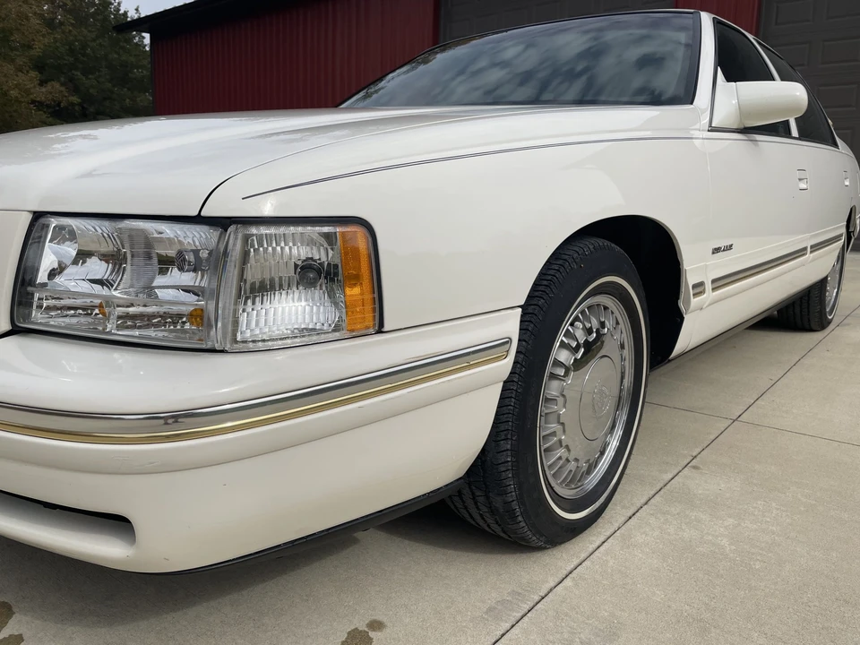 1997 Cadillac DeVille 7th Gen - Image 16 of 31