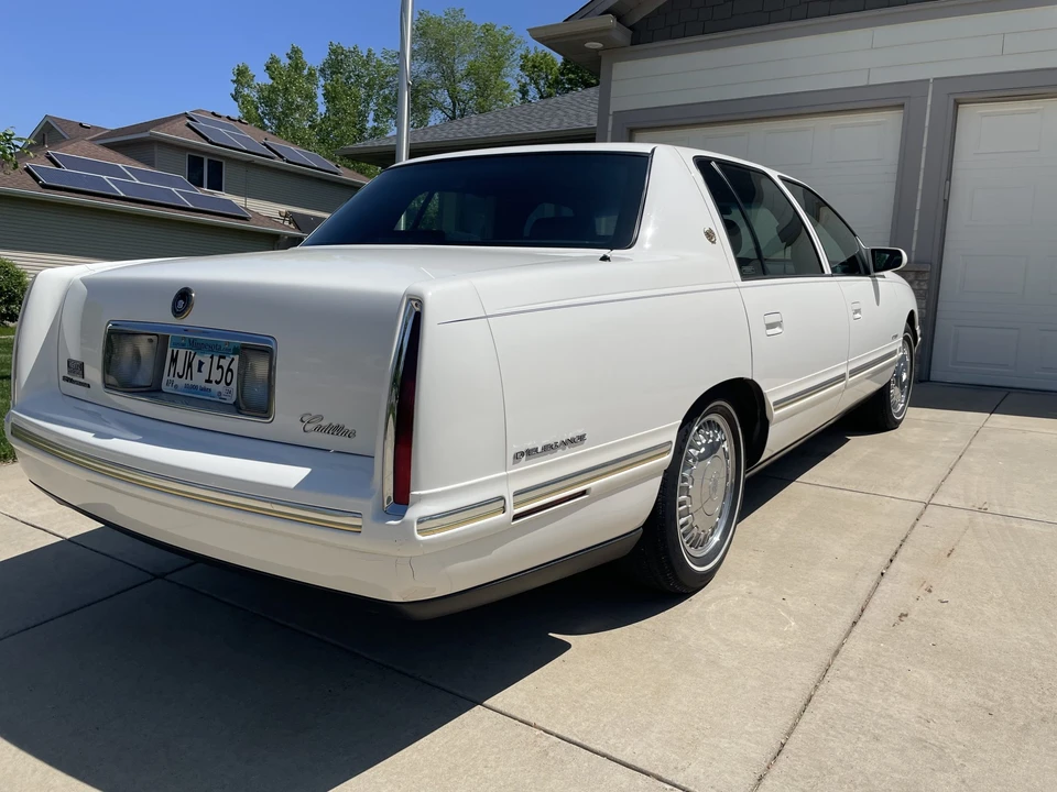 1997 Cadillac DeVille 7th Gen - Image 11 of 31