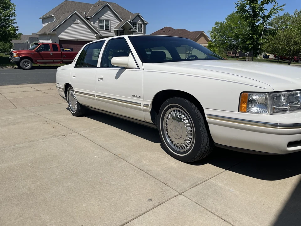 1997 Cadillac DeVille 7th Gen - Image 13 of 31