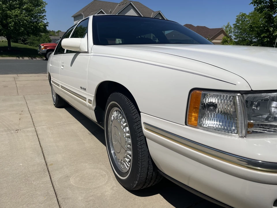 1997 Cadillac DeVille 7th Gen - Image 27 of 31