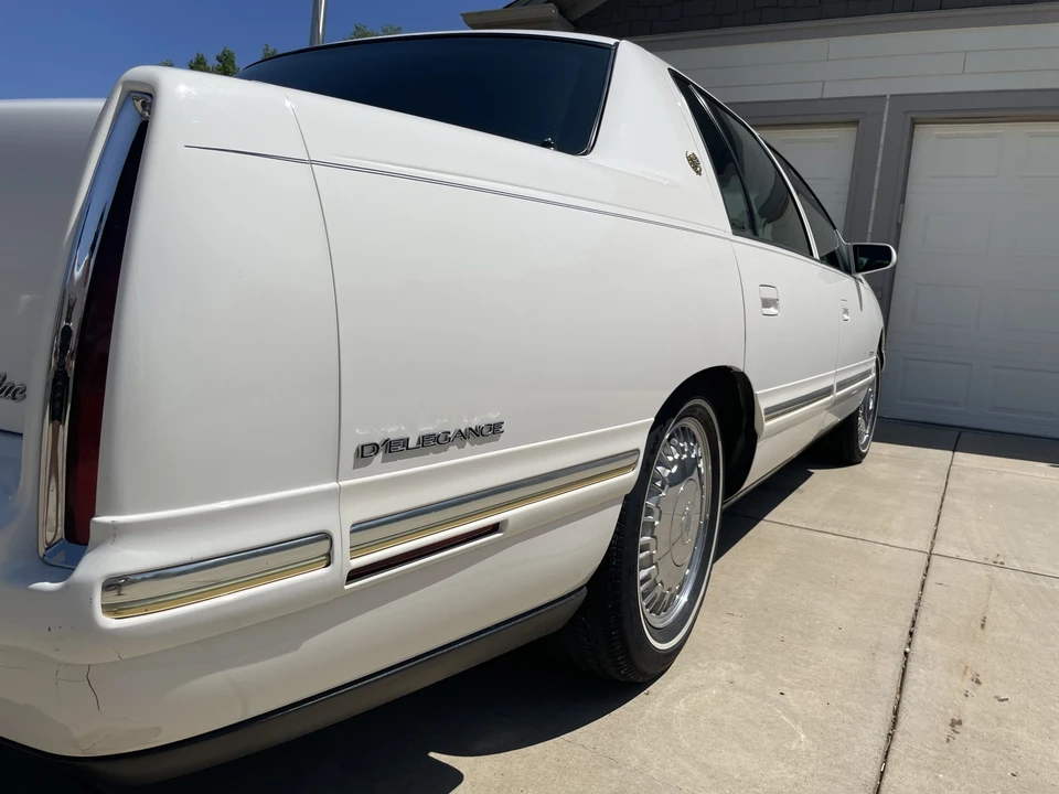 1997 Cadillac DeVille 7th Gen - Image 22 of 31