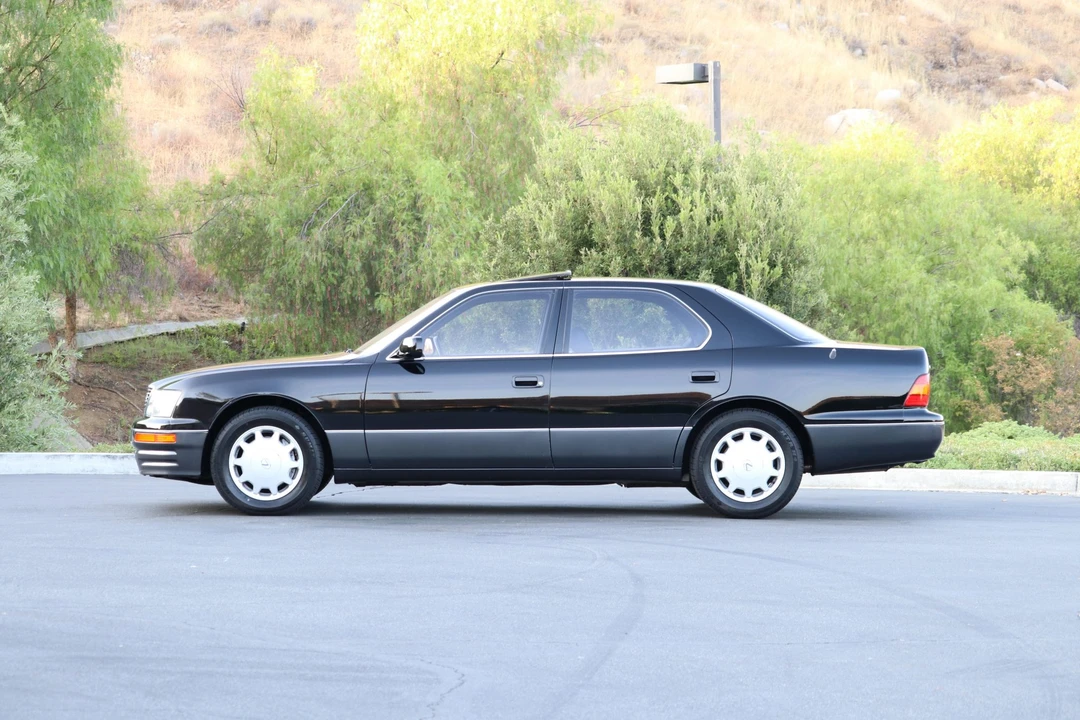 1997 Lexus LS 2nd Gen - Image 19 of 31