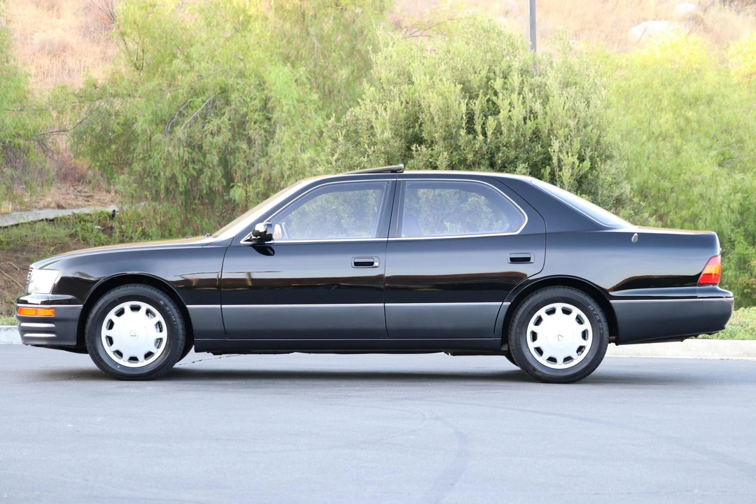 1997 Lexus LS 2nd Gen - Image 20 of 31