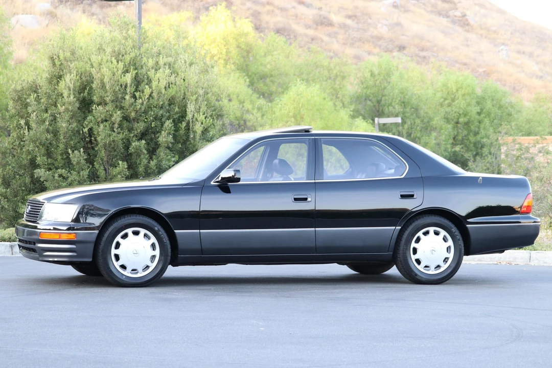 1997 Lexus LS 2nd Gen - Image 21 of 31