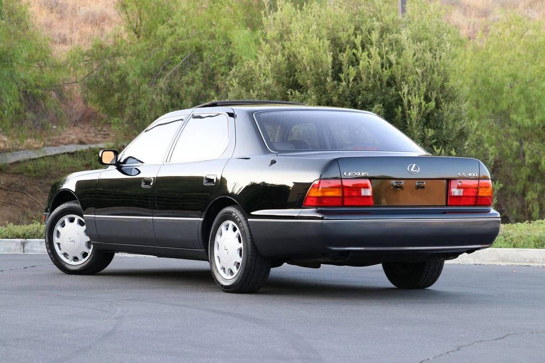 1997 Lexus LS 2nd Gen - Image 23 of 31
