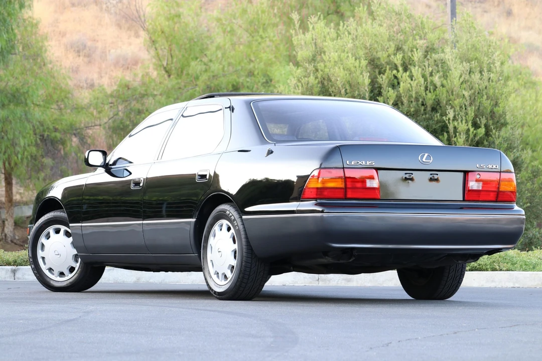 1997 Lexus LS 2nd Gen - Image 25 of 31