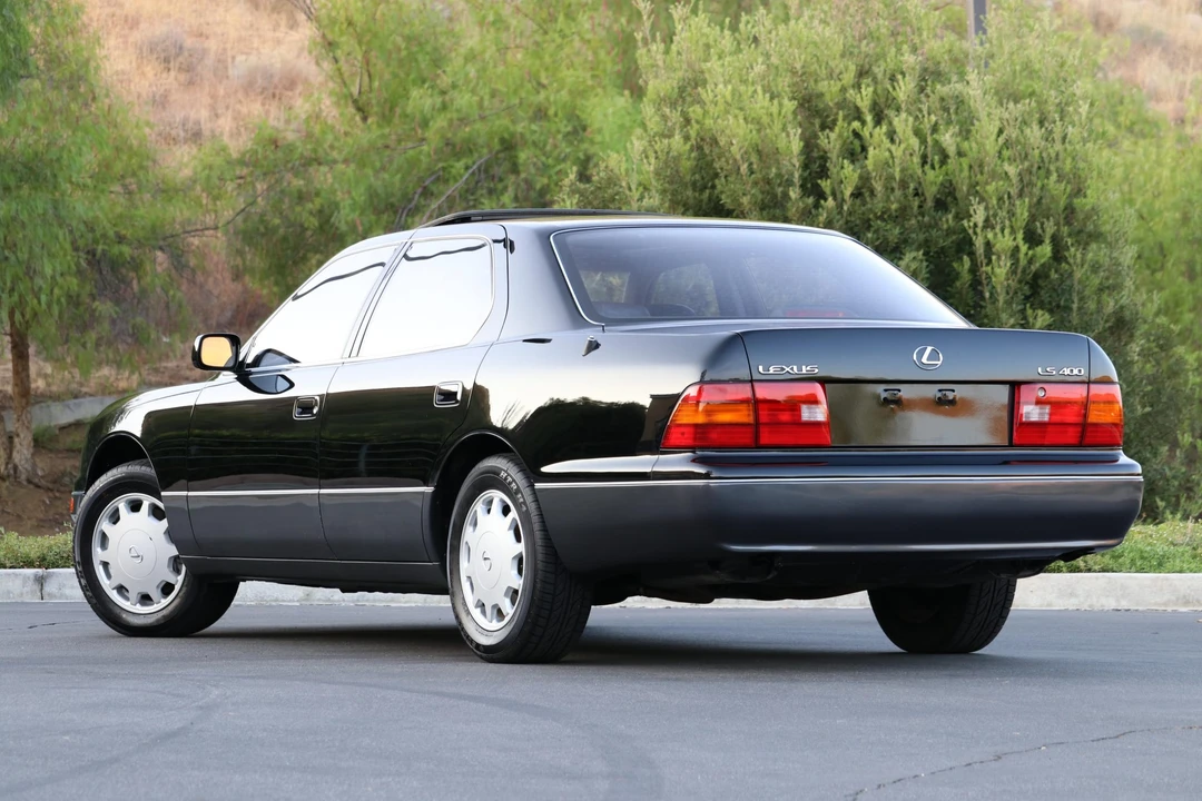 1997 Lexus LS 2nd Gen - Image 26 of 31