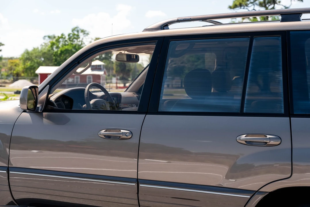 1998 Lexus LX 2nd Gen - Image 24 of 31