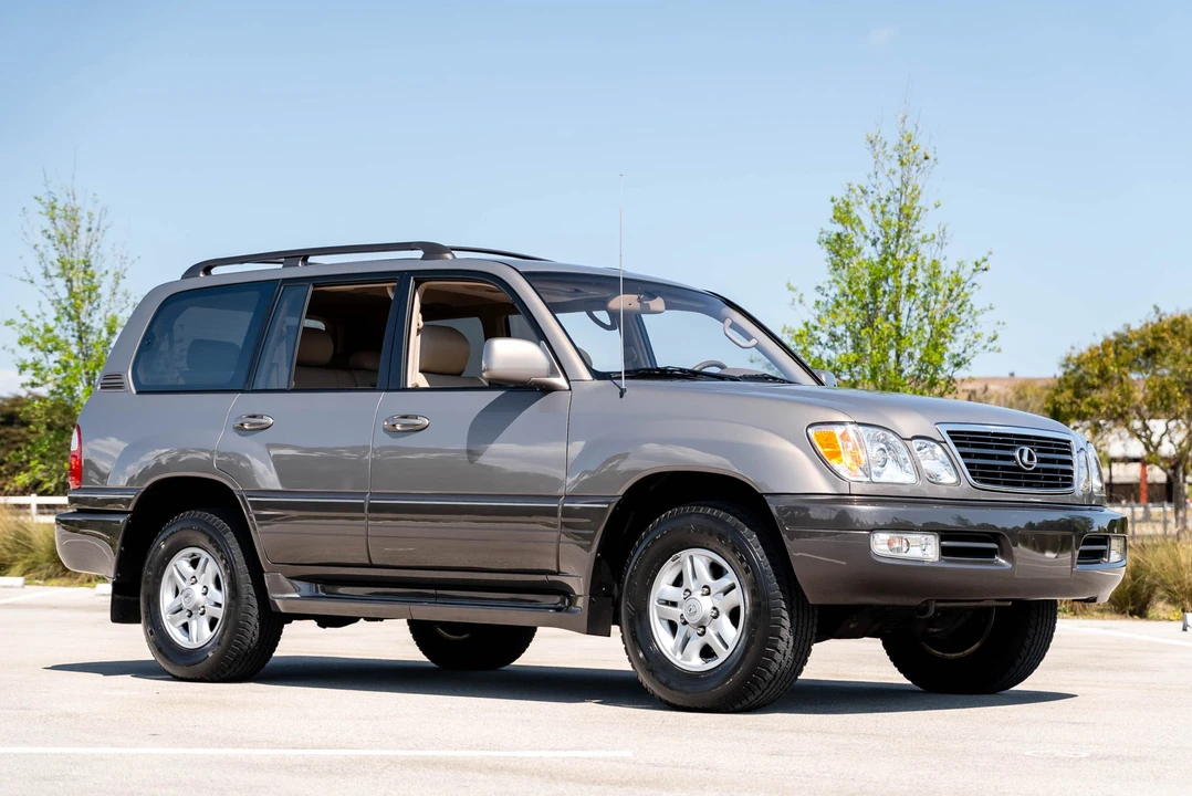 1998 Lexus LX 2nd Gen - Image 12 of 31