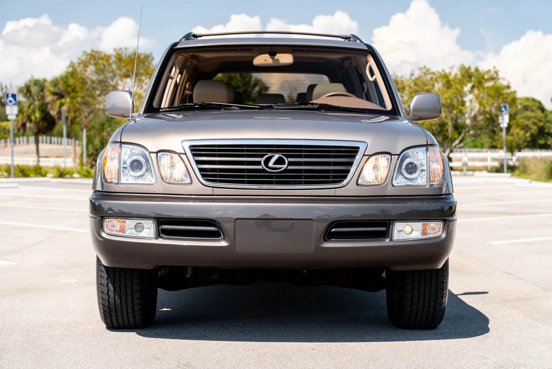 1998 Lexus LX 2nd Gen - Image 16 of 31