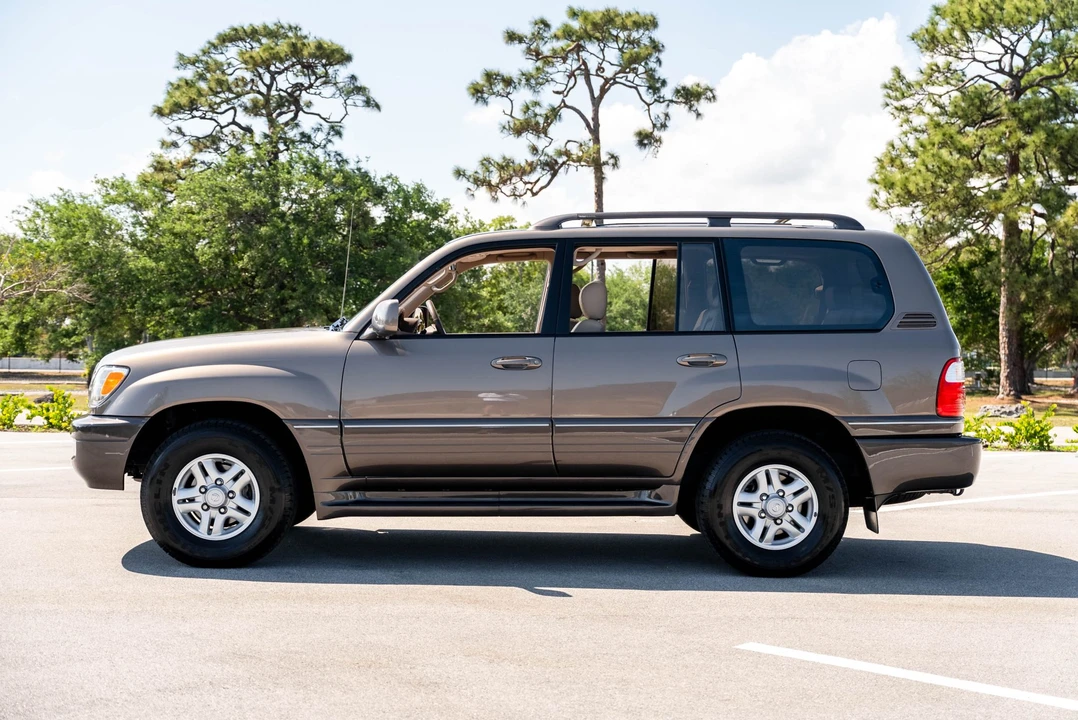 1998 Lexus LX 2nd Gen - Image 3 of 31