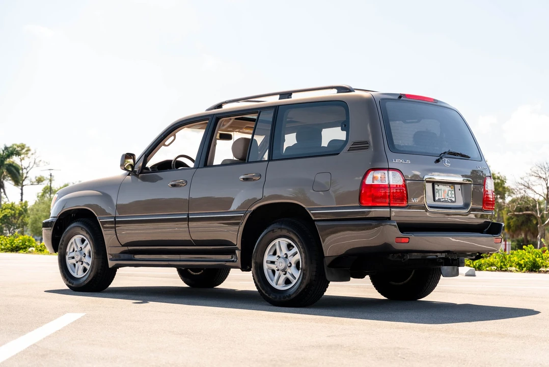 1998 Lexus LX 2nd Gen - Image 4 of 31