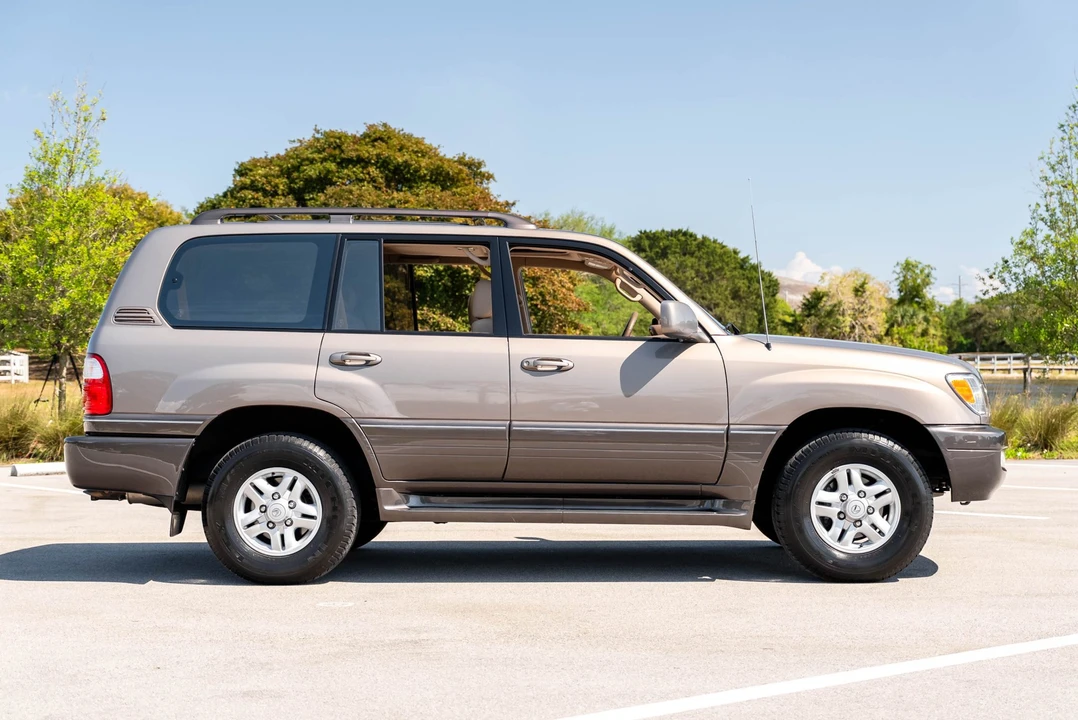 1998 Lexus LX 2nd Gen - Image 9 of 31