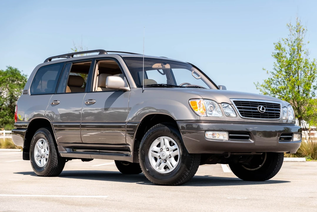 1998 Lexus LX 2nd Gen - Image 13 of 31