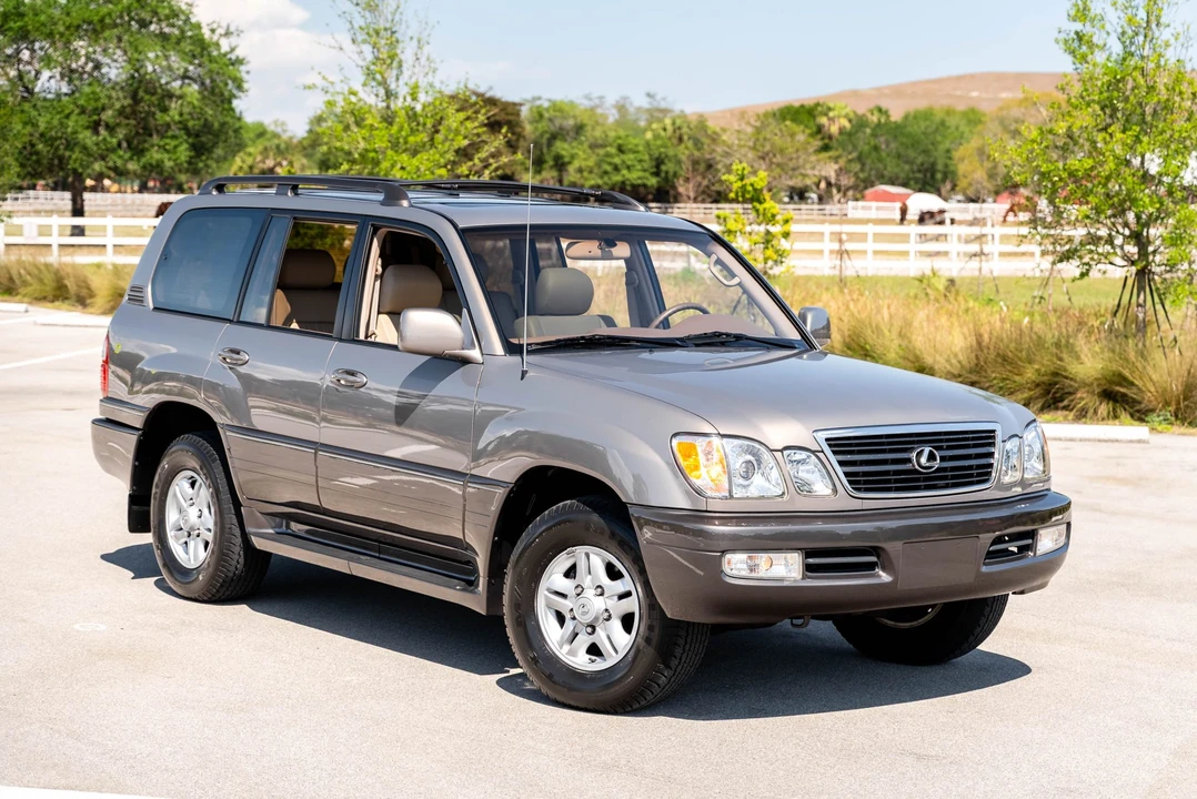 1998 Lexus LX 2nd Gen - Image 14 of 31