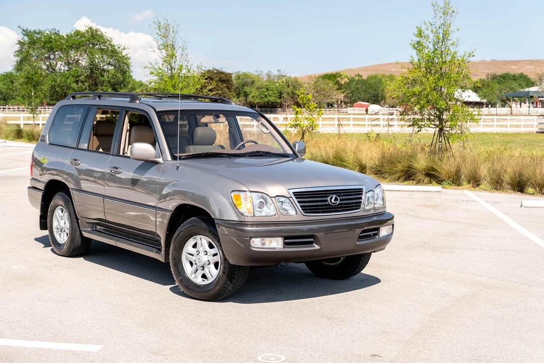 1998 Lexus LX 2nd Gen - Image 15 of 31