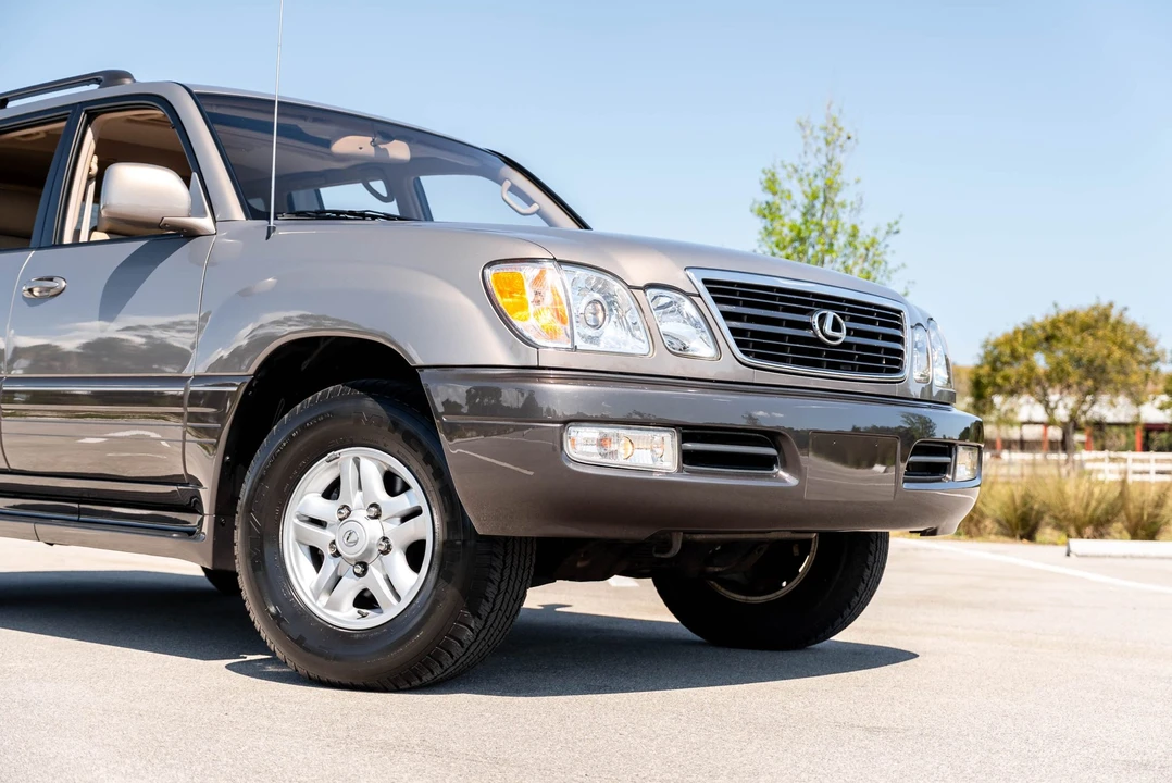 1998 Lexus LX 2nd Gen - Image 18 of 31