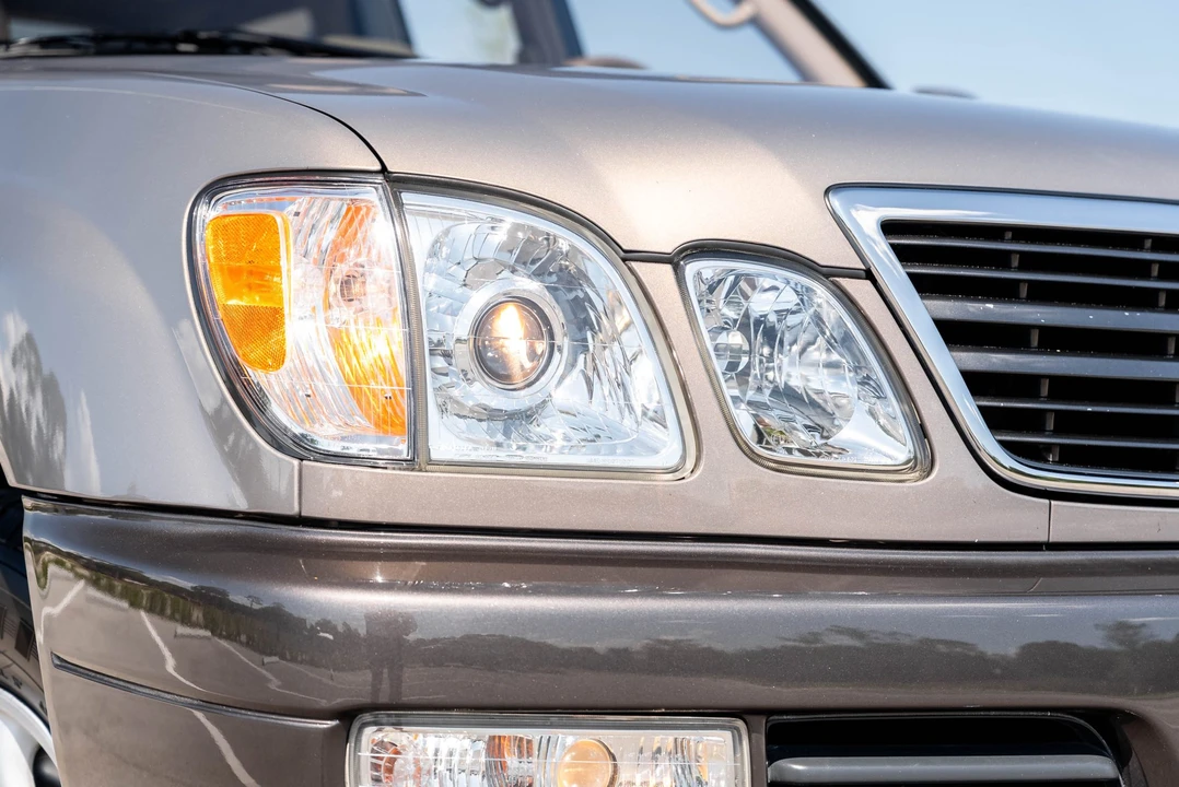 1998 Lexus LX 2nd Gen - Image 21 of 31
