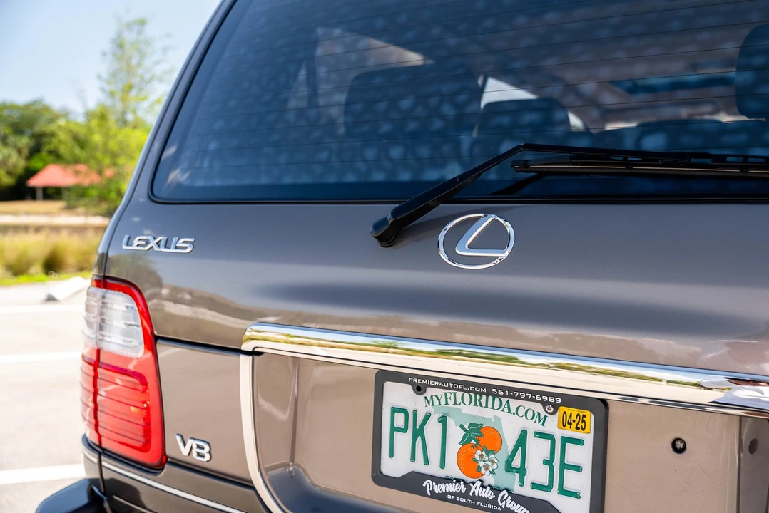 1998 Lexus LX 2nd Gen - Image 27 of 31