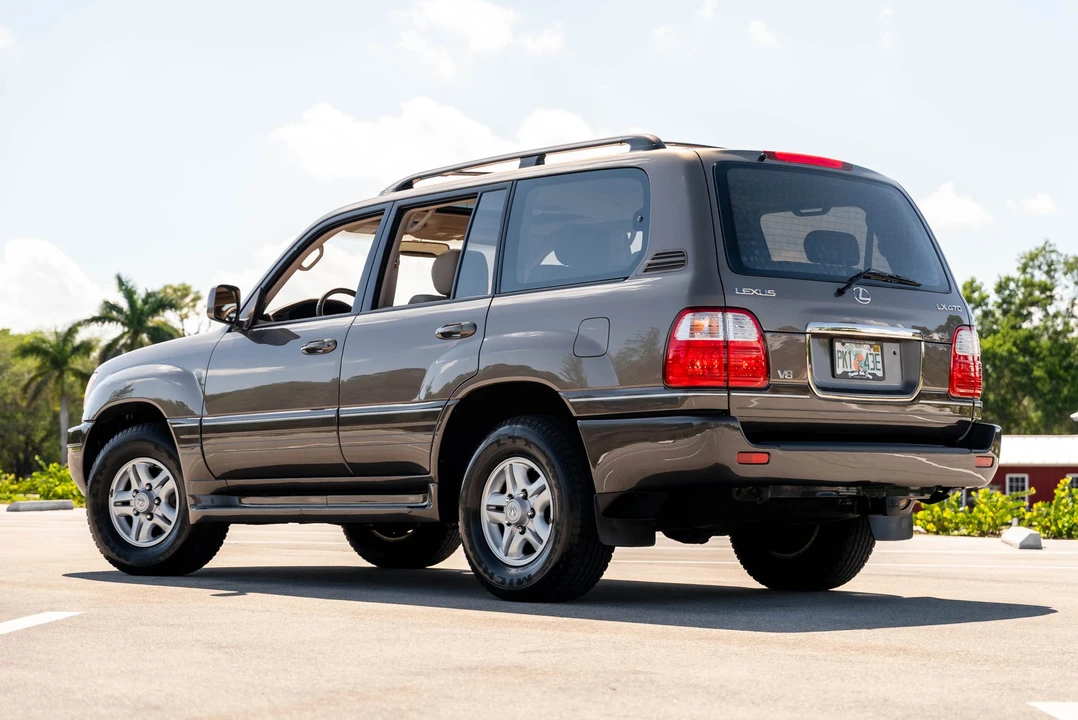 1998 Lexus LX 2nd Gen - Image 5 of 31