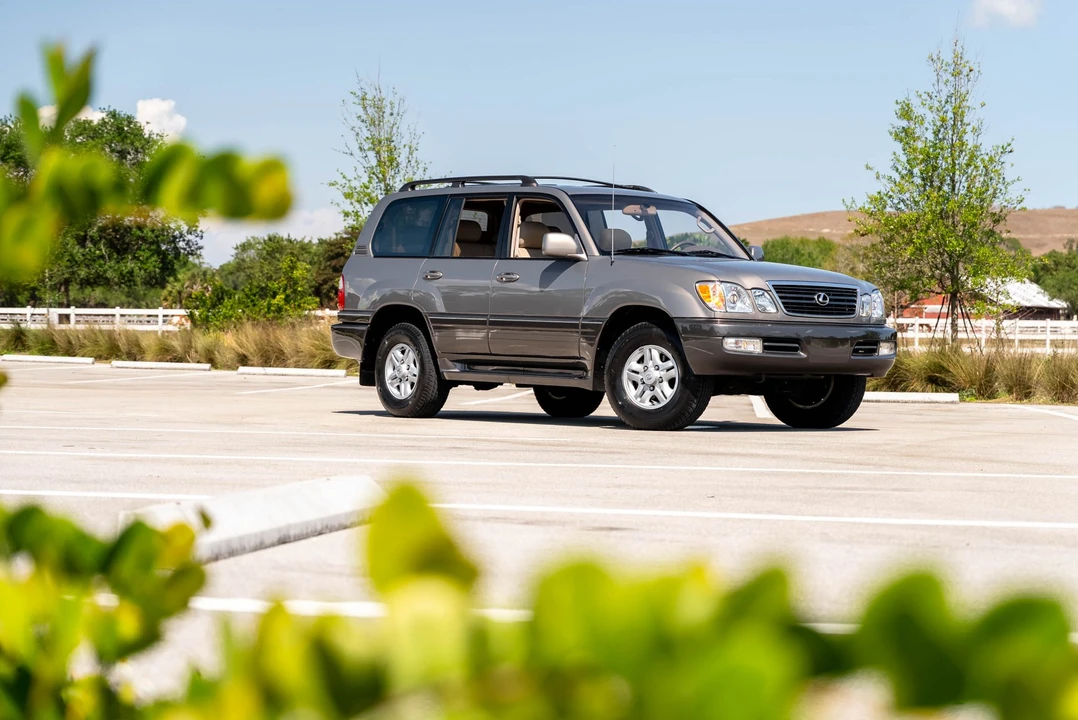 1998 Lexus LX 2nd Gen - Image 10 of 31