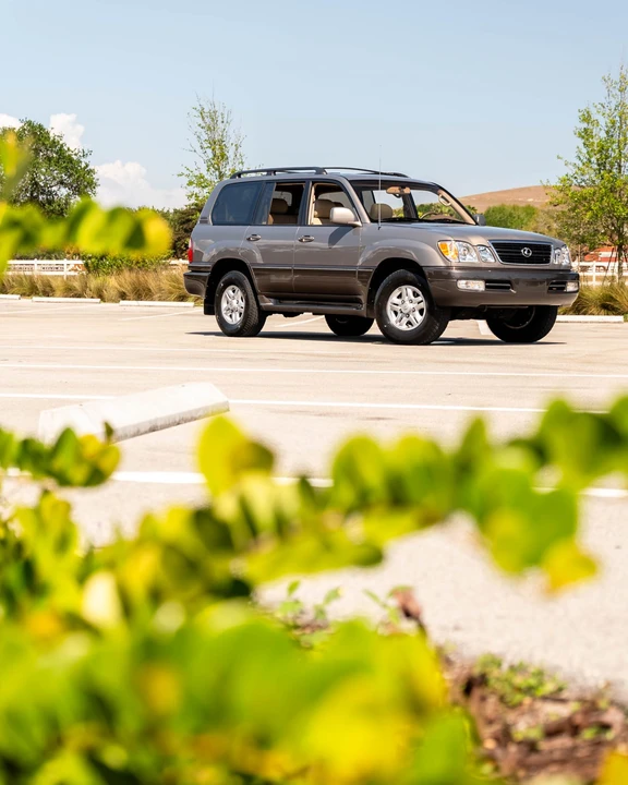 1998 Lexus LX 2nd Gen - Image 11 of 31