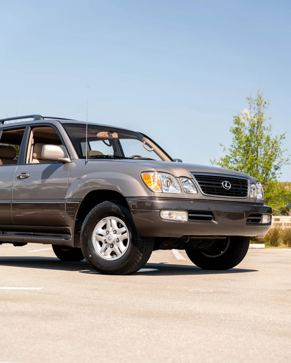 1998 Lexus LX 2nd Gen - Image 17 of 31
