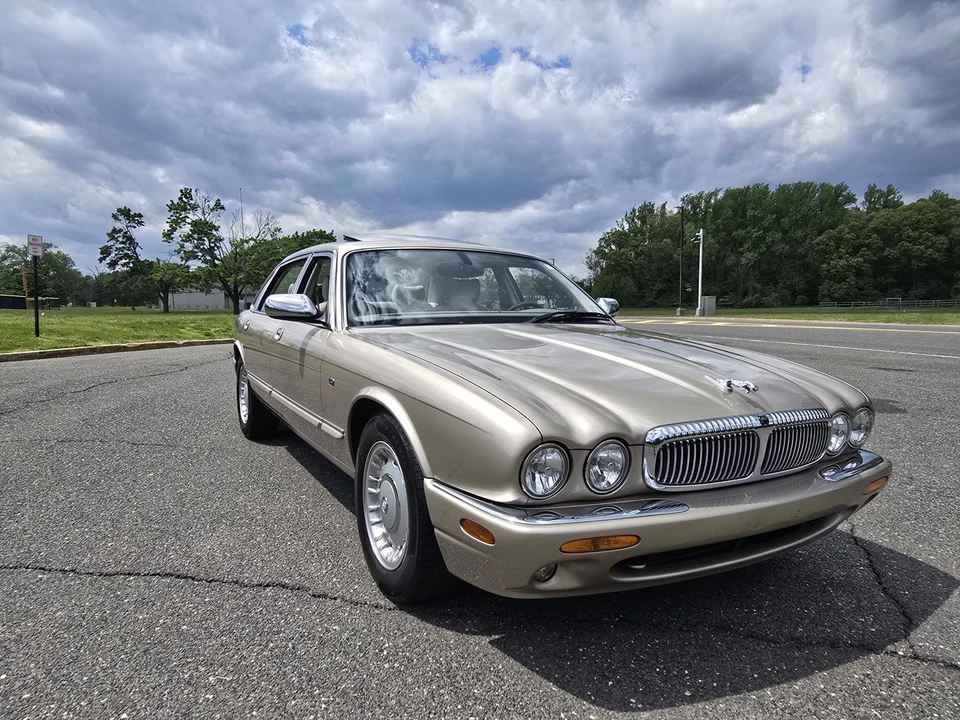 2000 Jaguar X308 XJ - Image 2 of 31
