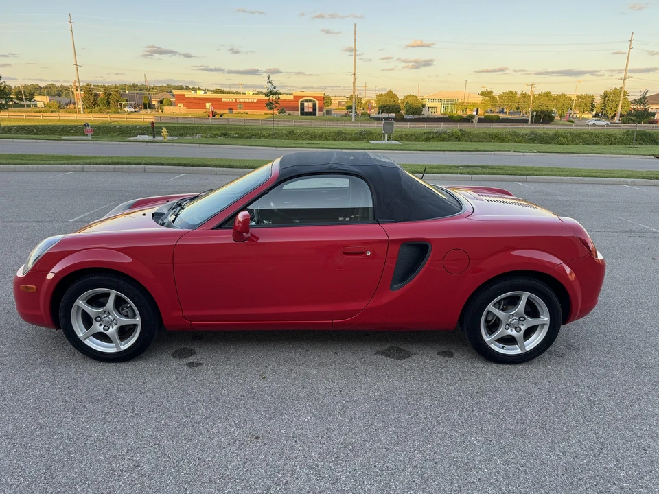 2000 Toyota MR2 Spyder/MR-S - Image 25 of 31