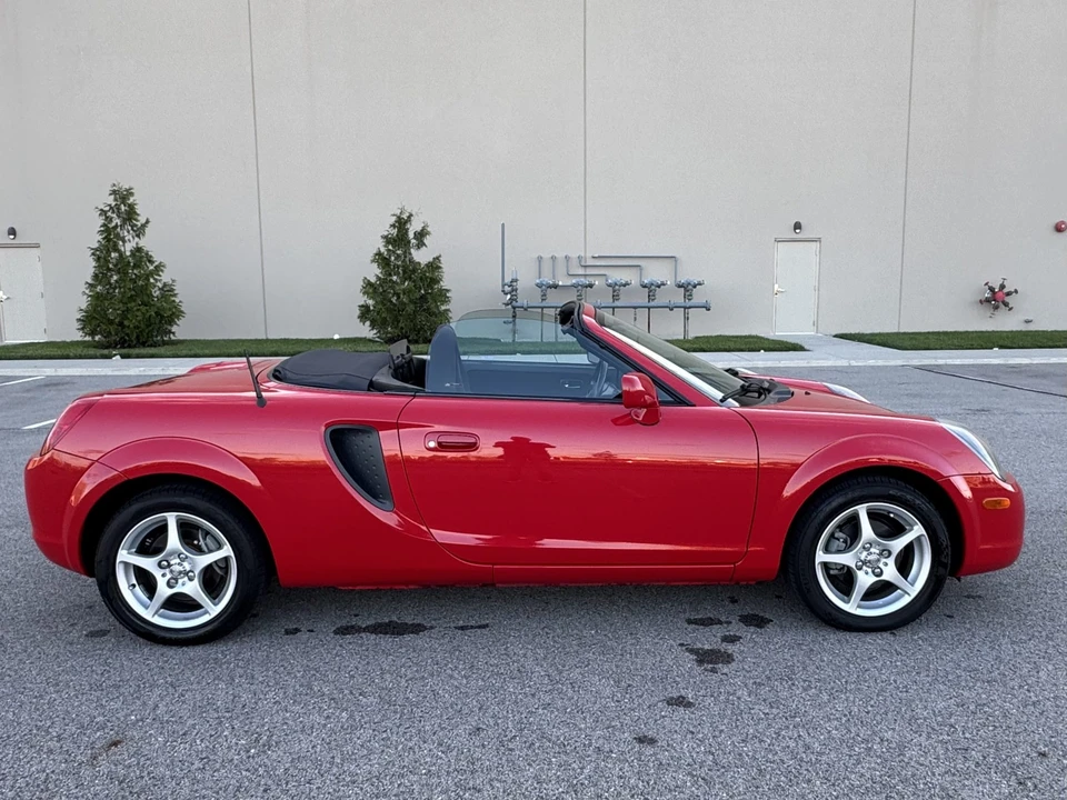 2000 Toyota MR2 Spyder/MR-S - Image 18 of 31