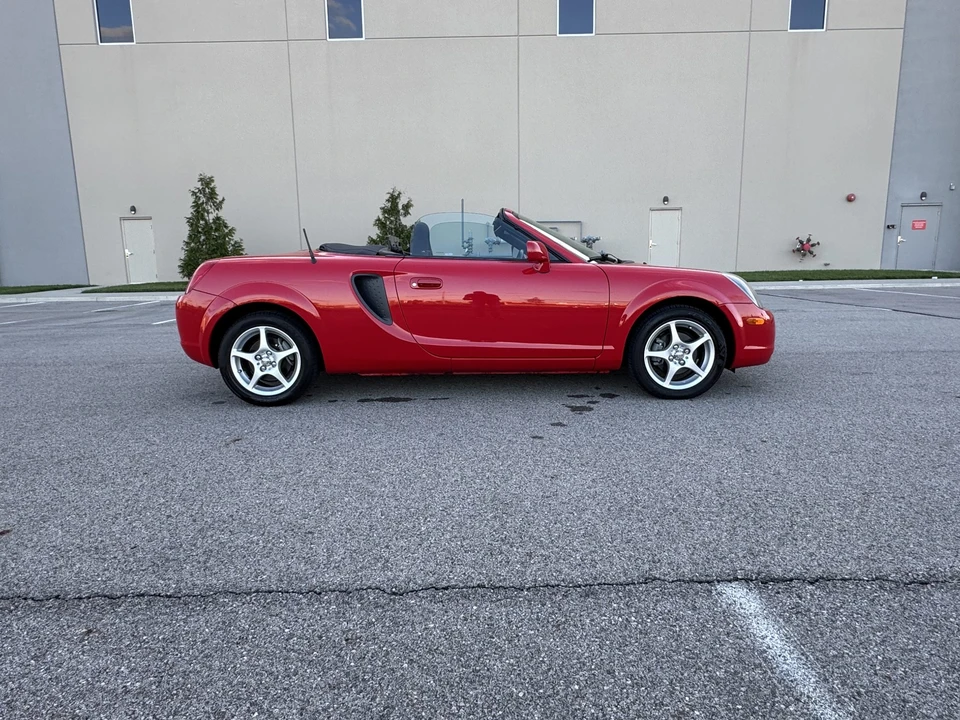 2000 Toyota MR2 Spyder/MR-S - Image 15 of 31