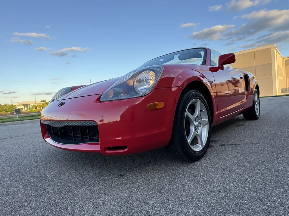 2000 Toyota MR2 Spyder/MR-S - Image 2 of 31