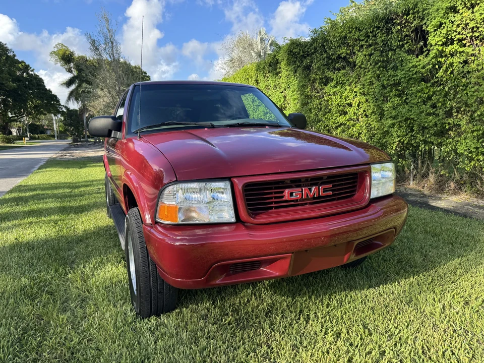 2001 GMC S-15 Jimmy 2nd Gen - Image 11 of 31