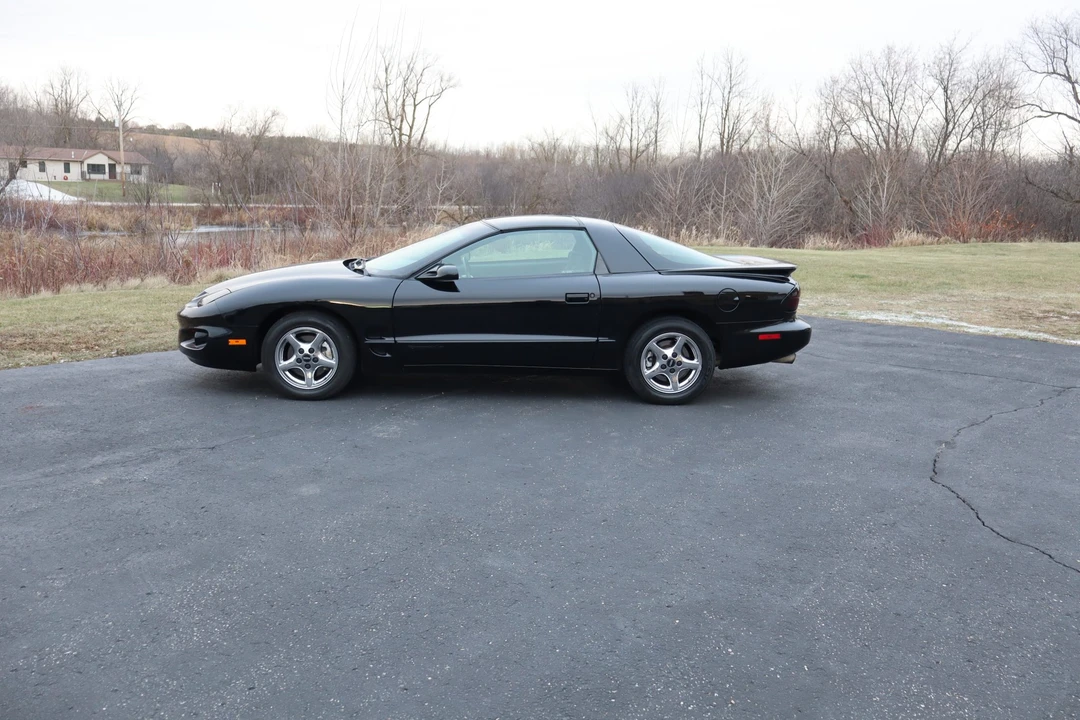 2001 Pontiac Firebird 4th Gen - Image 16 of 31