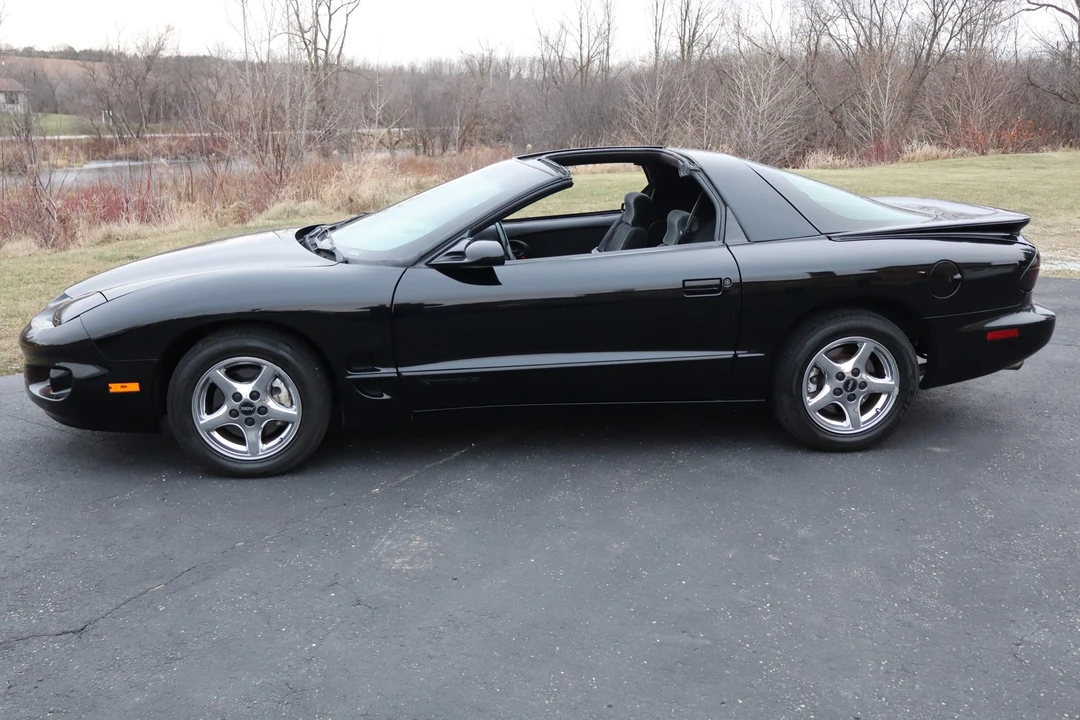 2001 Pontiac Firebird 4th Gen - Image 17 of 31