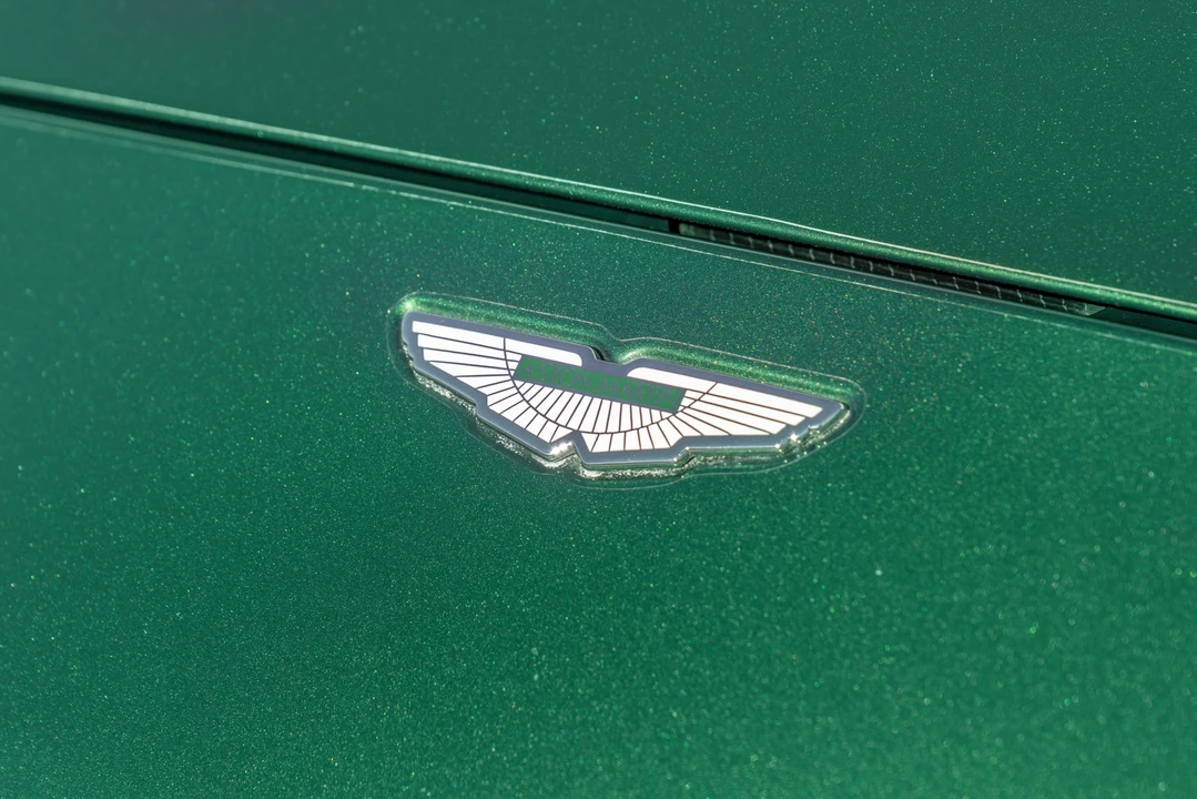 2002 Aston Martin Vanquish 1st Gen - Image 15 of 31
